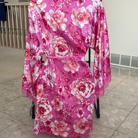 Floral robe - Picture 2 of 9